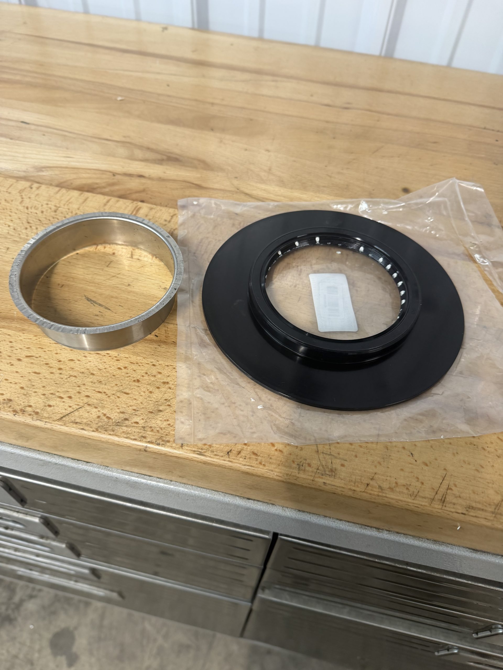 lincoln 300d perkins rear main seal kit with sleeve